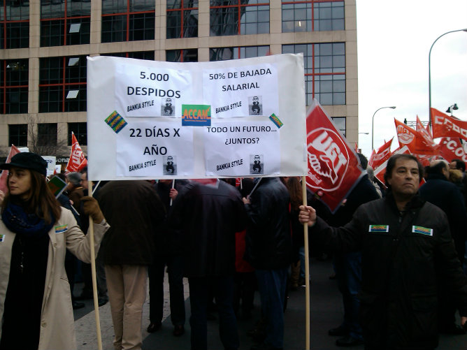 Más de trescientos delegados sindicales se han concentrado para protestar contra el plan de reestructuración de Bankia