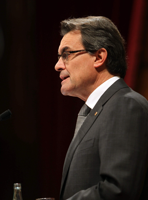 El líder de CiU, Artur Mas, interviene en el Parlament durante el debate de investidura.