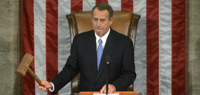 El legislador republicano John Boehner, llama al orden con el mazo del presidente de la Cámara de Representantes de EEUU