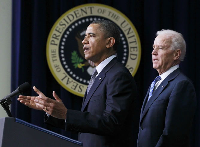 Barack Obama y el vicepresidente Joe Biden, en la rueda de prensa en la que han presentado las medidas para regular el control de armas