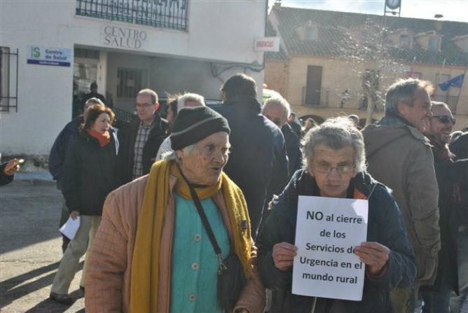 Los vecinos de los municipios rurales manchegos exigen que no se cierren los servicios de urgencias
