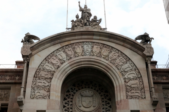 Detall del Palau de Justícia, on es troba l'Audiència de Barcelona i el TSJC