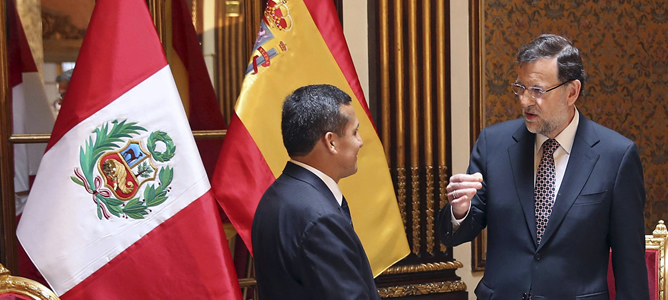 El presidente del Gobierno español, Mariano Rajoy, con el presidente de Perú, Ollanta Humala, durante la entrevista que han mantenido con motivo de la visita oficial que realiza a este país