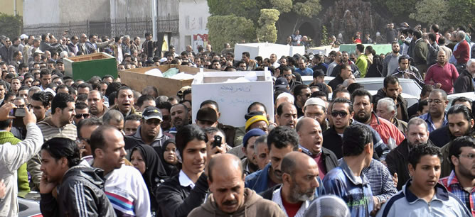 Los funerales de 21 de los 31 fallecidos este sábado tras conocerse la sentencia de la tragedia de Port Said.