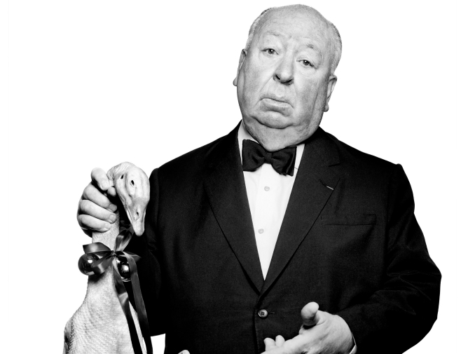 Alfred Hitchcock en una de los fotos promocionales de 'Los pájaros'