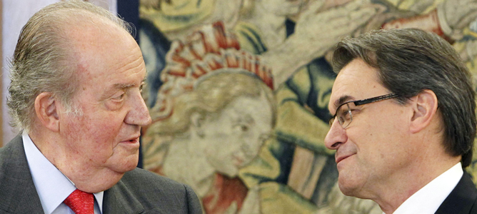 El rey Juan Carlos recibe al presidente de la Generalitat, Artur Mas, en el Palacio de la Zarzuela