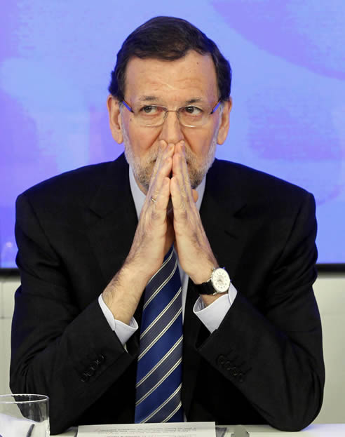 El presidente del Gobierno y del PP, Mariano Rajoy, al inicio de una reunión extraordinaria del Comité Ejecutivo Nacional del partido, en la que, con él al frente, responderán a la del 'caso Bárcenas'. Pero sin preguntas de los periodistas. El presidente del Gobierno y del PP, Mariano Rajoy, al inicio de una reunión extraordinaria del Comité Ejecutivo Nacional del partido, en la que, con él al frente, responderán a la del 'caso Bárcenas'. Pero sin preguntas de los periodistas.