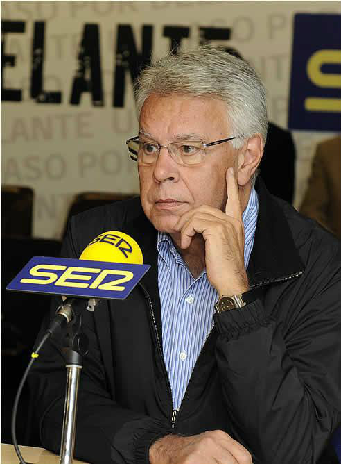 Felipe González durante una entrevista en la Cadena SER