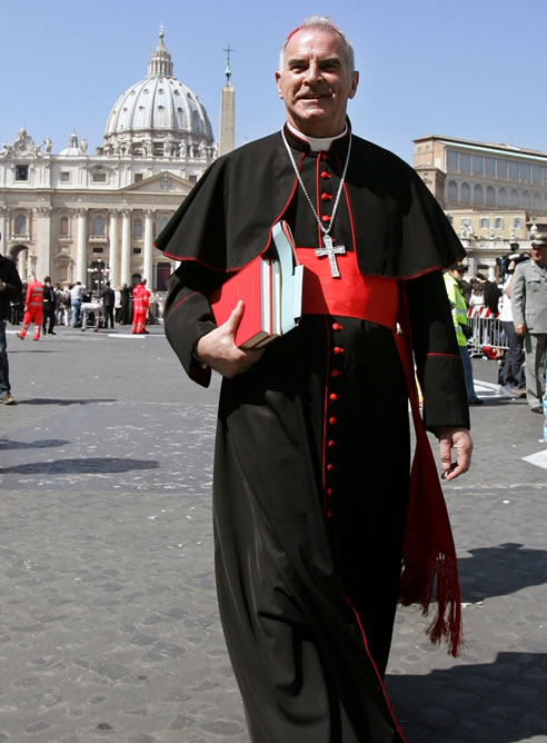 El cardenal católico Keith O'Brien en la plaza de San Pedro de Roma