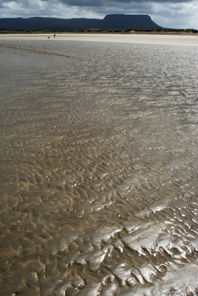 Streedagh Strand (playa del naufragio de Cuéllar) con el Ben Bulben al fondo