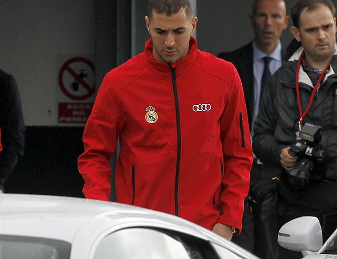 Benzema, en el Circuito del Jarama, el día en el que los jugadores recibieron los vehículos de su patrocinador