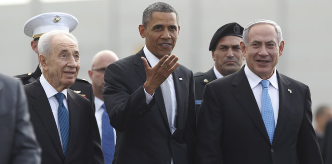 Obama en la ceremonia de despedida de Tel Aviv junto al primer ministro israelí Netanyahu y el presidente Peres