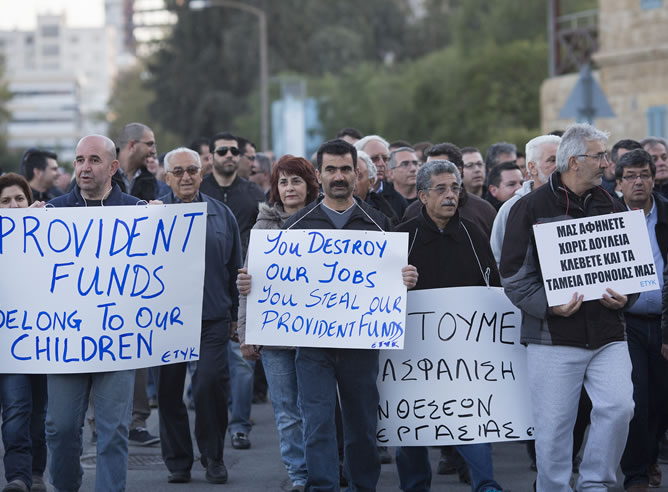 La capital de Chipre vive una nueva jornada de protestas ante el impuesto que retende imponer la 'troika'