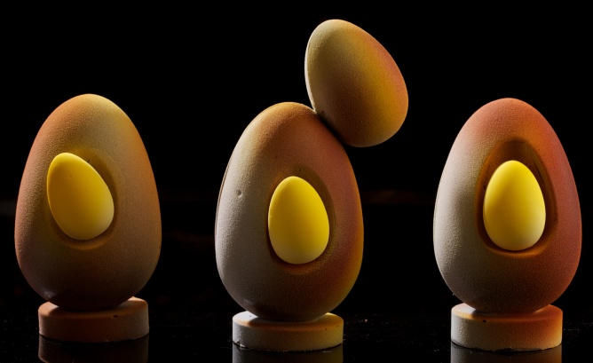 El pastelero Paco Torreblanca propone celebrar la Pascua "con un par de huevos".