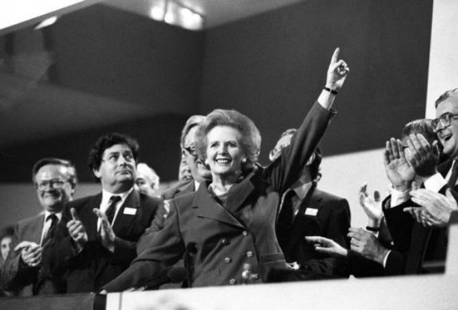 Margaret Thatcher recibe una ovación durante una conferencia del Partido Conservador británico en 1989