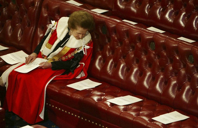 Margaret Thatcher asistió a la apertura del parlamento inglés en la Cámara de los Lores en 2002