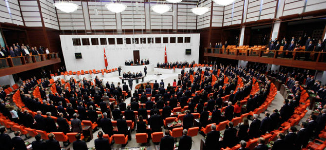 Diputados en el parlamento turco, en Ankara, durante la ceremonia de toma de posesión.