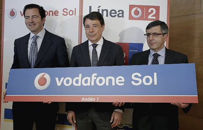 Ignacio González ha ratificado el acuerdo publicitario entre el suburbano madrileño y la operadora de telefonía Vodafone