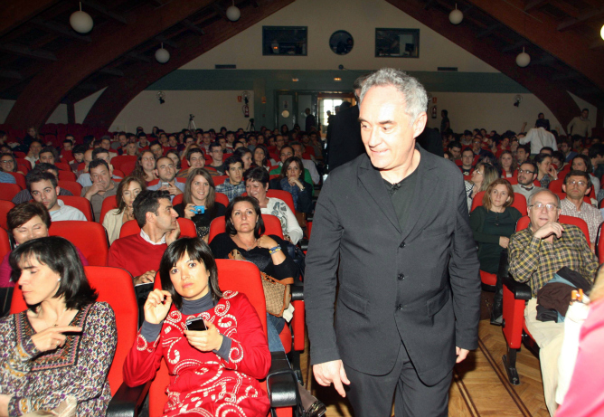 Ferran Adrià, en el Palacio de Congresos Conde Ansúrez