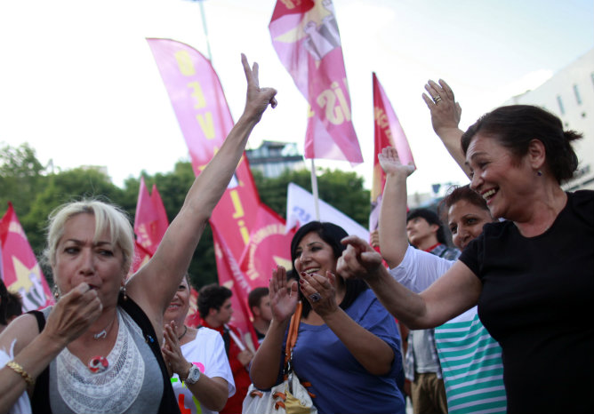 Miles de manifestantes protestan contra el gobierno en el centro de Ankara