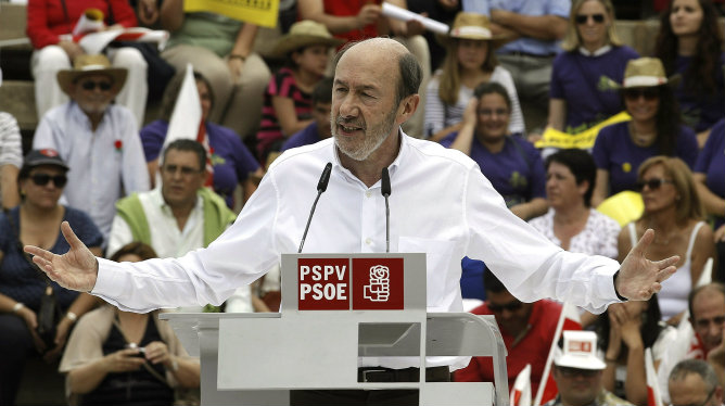 El secretario general del PSOE, Alfredo Pérez Rubalcaba,durante su intervención en la 'Fiesta de la rosa'