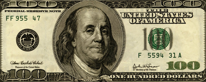 Los billetes de 100 dólares están presididos por el rostro de Benjamin Franklin