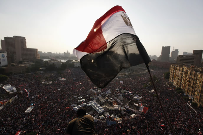 Decenas de miles de personas se han congregado este domingo en la plaza Tahrir de El Cairo para pedir la renuncia del presidente de Egipto, Mohamed Mursi, mientras numerosas marchas siguen llegando de otras zonas de la capital.