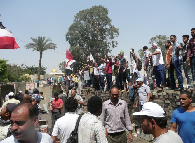 Se dan fuertes enfrentamientos entre seguidores de Mursi y el ejército