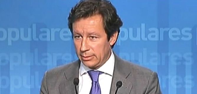 Carlos Floriano en la sede del PP