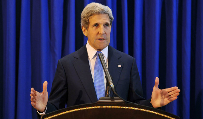 En los últimos cuatro meses Kerry, el secretario de Estado de Estados Unidos, ha viajado en seis ocasiones a Oriente Medio con la misión de conseguir que palestinos e israelíes decidieran reanudar el proceso negociador, que permanece interrumpido desde septiembre de 2010.