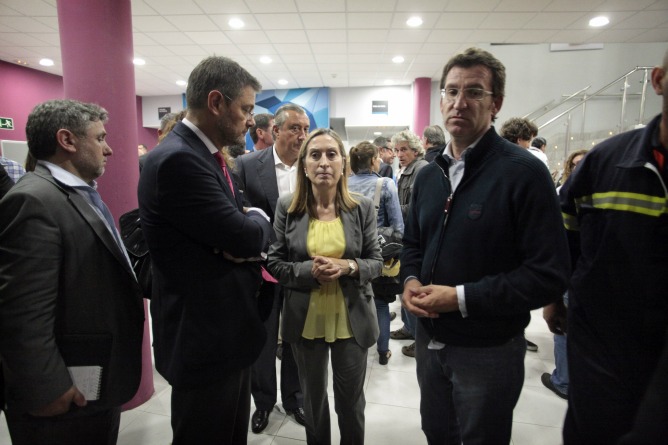 Feijóo y Ana Pastor en el edificio que la Xunta de Galicia ha habilitado para atender y dar información a los familires de las víctimas