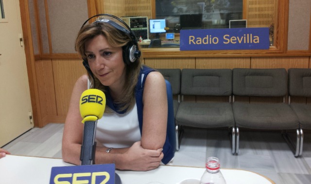 Susana Díaz en los estudios de la Cadena SER en Sevilla
