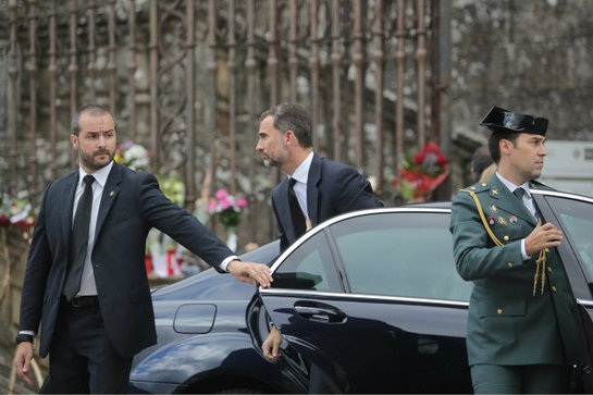 FOTOGALERIA: El príncipe Felipe llega a la catedral de Santiago de Compostela