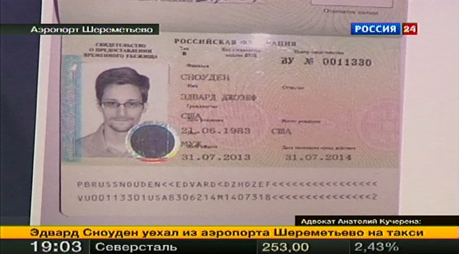 Imagen del documento, expedido por Rusia, del exagente Snowden