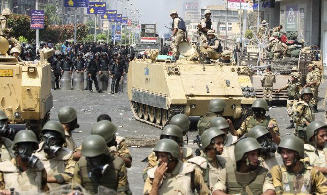 Enfrentamiento policial con los miembros de la Hermandad Musulmana y los partidarios del depuesto presidente egipcio