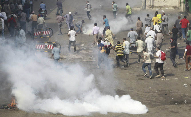 Seguidores de Mursi son atacados con gases lacrimógenos