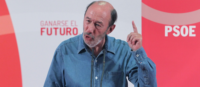 El líder del PSOE, Alfredo Pérez Rubalcaba, subraya que en el PP sus dirigentes han cobrado "sobresueldos en B, de dinero tan negro como el carbón de Asturias"