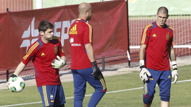 Casillas, Reina y Valdés durante un entrenamiento de la selección en Las Rozas