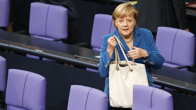 Angela Merkel a su llegada este martes a la sesión parlamentaria especial en el Bundestag