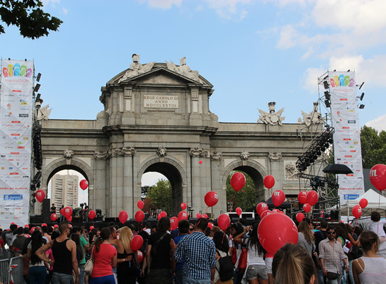 FOTOGALERIA: Los ojos puestos en la Puerta de Alcalá