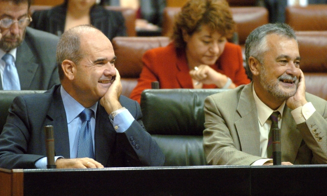 Foto de archivo de Manuel Chaves y José Antonio Griñán cuando eran, respectivamente, presidente y consejero de Economía