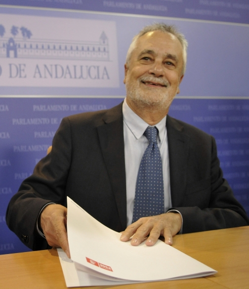 El expresidente de la Junta de Andalucía José Antonio Griñán, durante la comparecencia ante la prensa en la sede del Parlamento de Andalucía