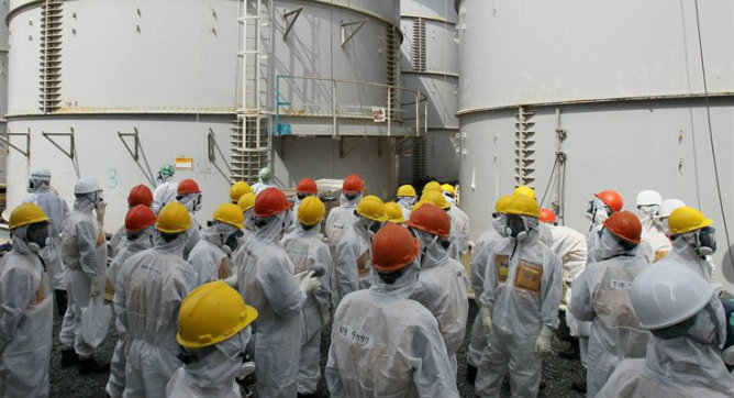 Un grupo de operarios de la central nuclear de Fukushima-1