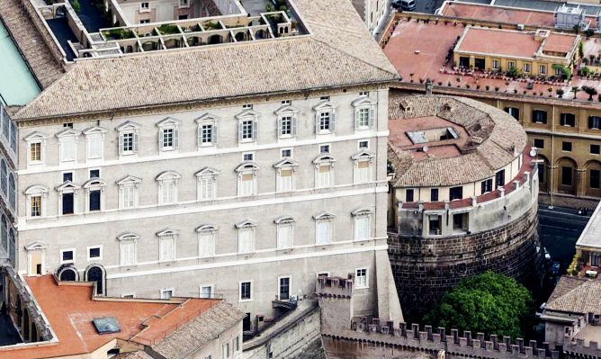 Una vista exterior de la torre del Instituto para las Obras de Religión (IOR), el banco del Vaticano