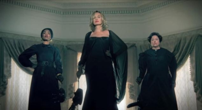 Jessica Lange, Kathy Bates y Angela Bassett, en una imagen promocional de 'American Horror Story: Coven'