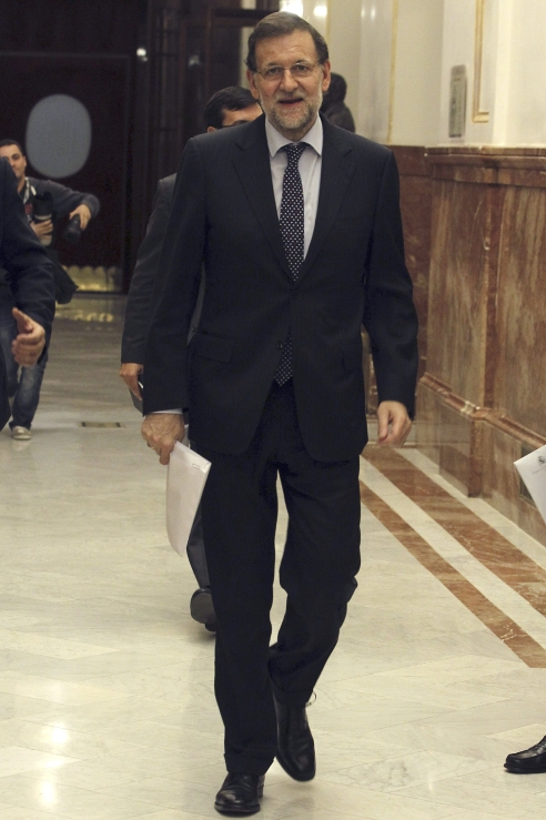 El presidente del Gobierno, Mariano Rajoy, en lo pasillos de la Cámara Baja donde se debaten las enmiendas a la totalidad del proyecto de Presupuestos Generales del Estado para 2014