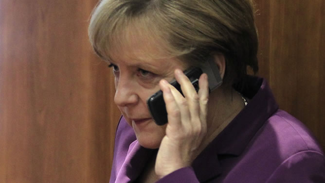 Merkel conversa por teléfono tras una reunión europea