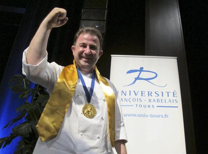 El chef donostiarra Martín Berasategui ha sido nombrado doctor honoris causa por la Universidad francesa de Tours.
