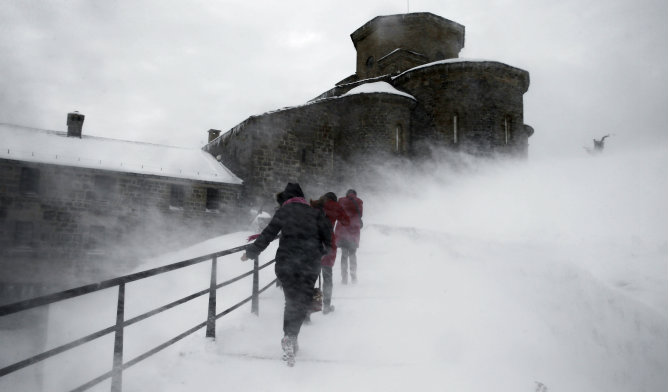 Las primeras nevadas en Navarra han dejado más de 20 cm de nieve