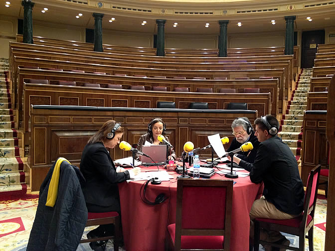Pepa Bueno realizando el programa en el Congreso de los Diputados Pepa Bueno realizando el programa en el Congreso de los Diputados